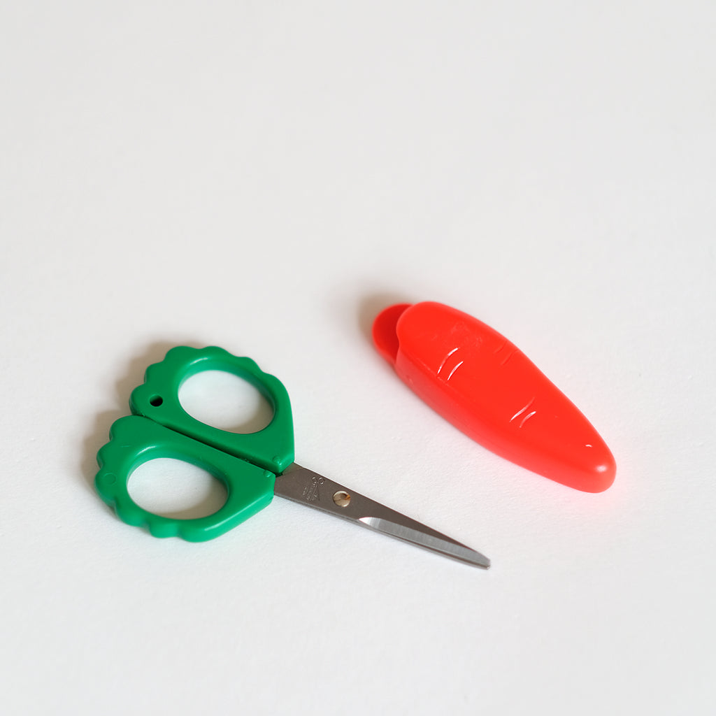 Mini Magnetic Scissors: Carrot